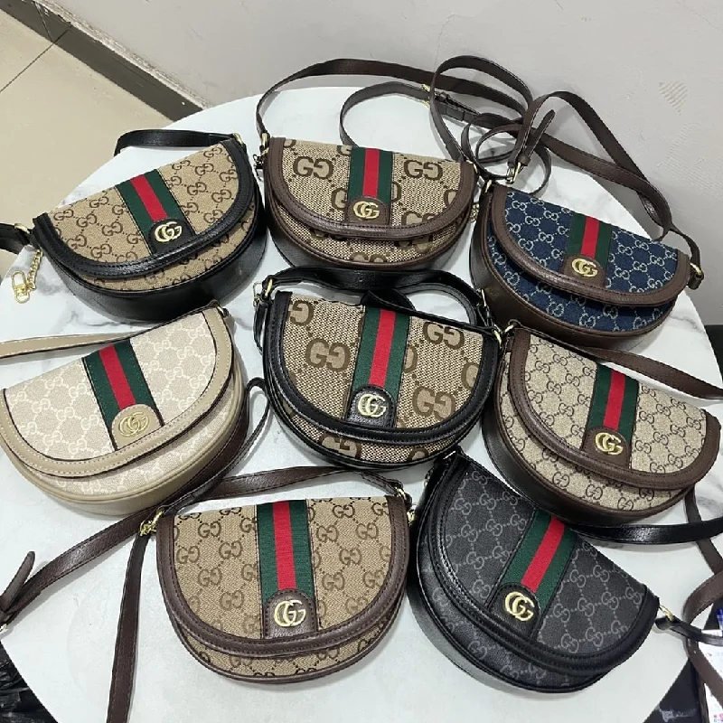 Women Gucci bags with a chain - link trim and a leather bodyGucci Crossbody Handbag