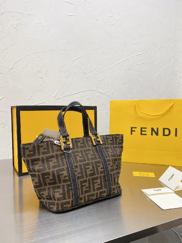 Fendi bags with a chain - link trim and a leather body for a modern and edgy lookLuxury  Bags Fendi 104