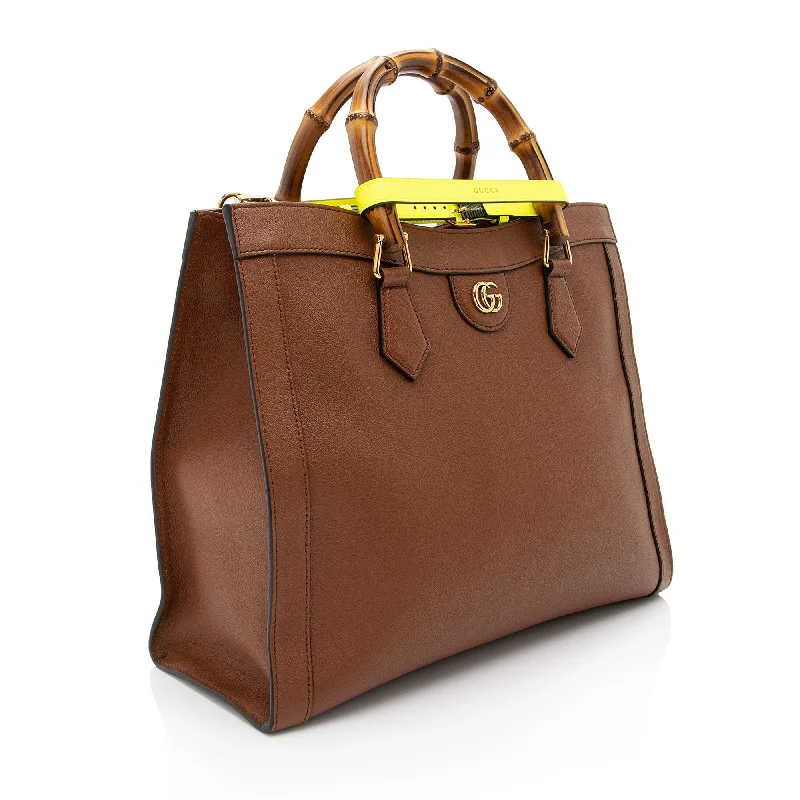 Gucci tote bags for women with a spacious interiorGucci Cuir Leather Diana Medium Tote (SHF-VwOAIt)