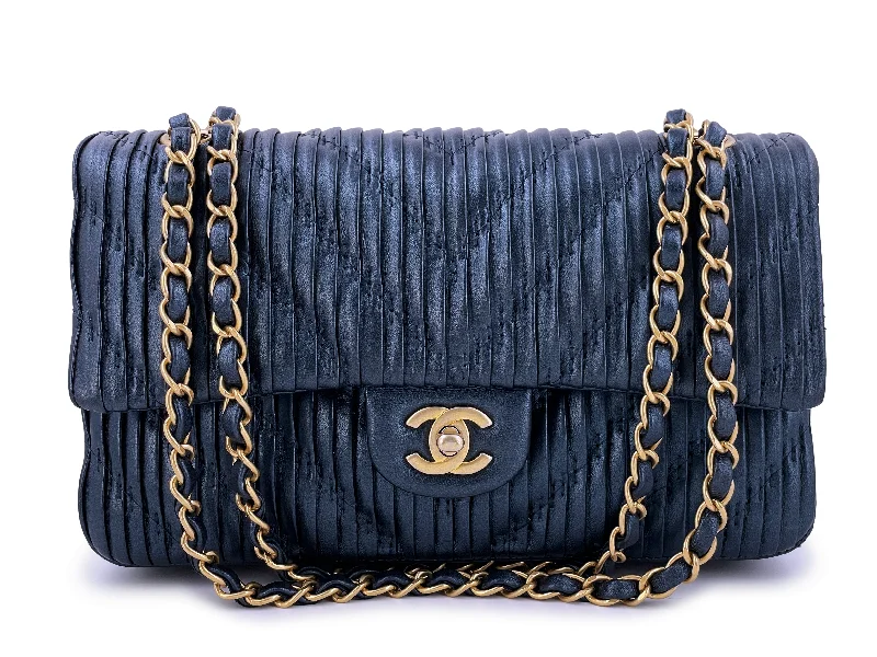 Chanel Chain Strap Handbag for Everyday UseChanel 2018 Pearly Navy Blue Pleated Chevron Medium Classic Double Flap Bag GHW