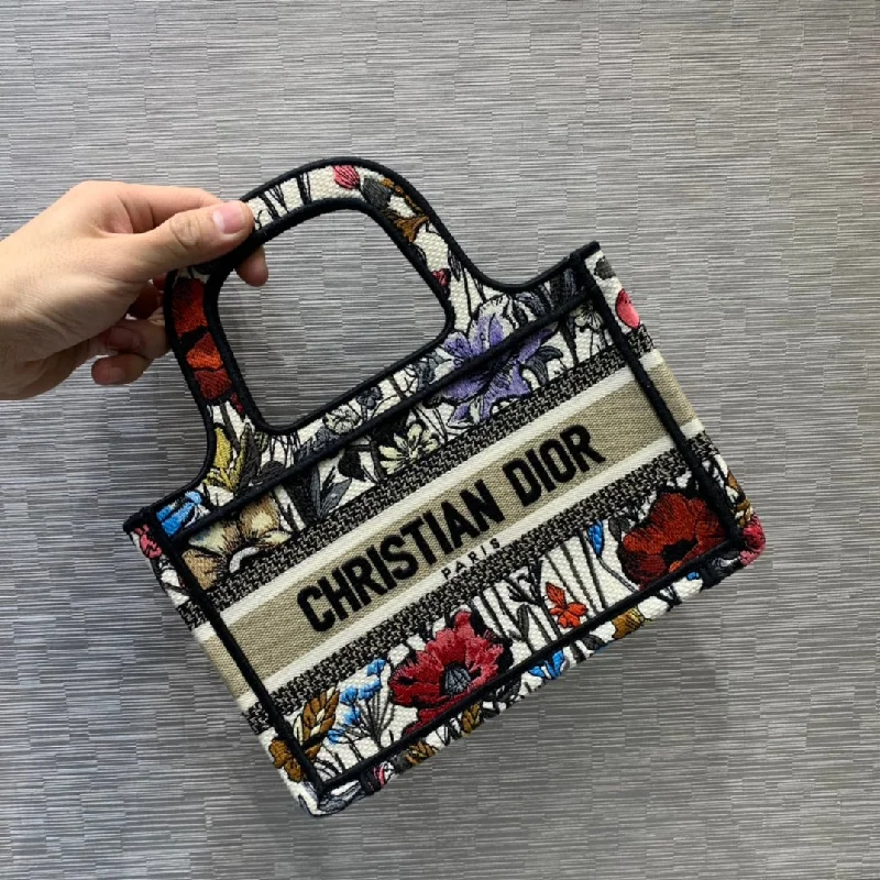 Christian Dior tote bags with a double - handle and shoulder - strap optionChristian Dior - Luxury Bags  501