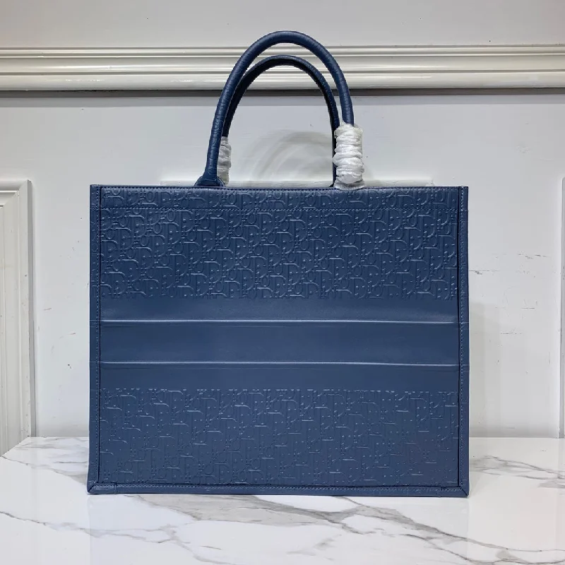 Christian Dior bags with a side - pocket for holding a water bottleChristian Dior - Luxury Bags  554