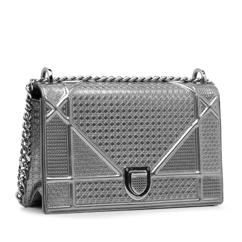 High - fashion Christian Dior bags with a geometric patternDior Medium Patent Microcannage Diorama (2jd4YB)