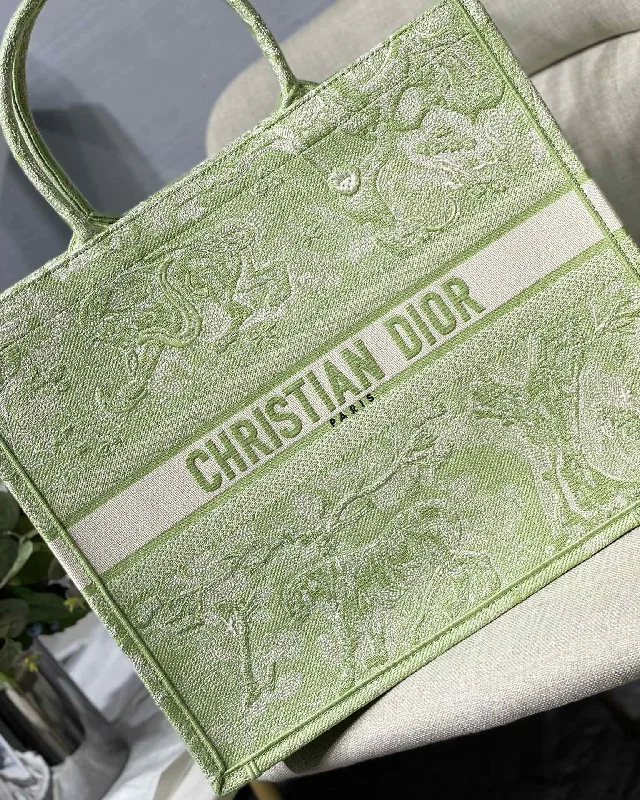 Trendsetting Christian Dior crossbody bags with a colorful strapWF - Dior Bag - 488