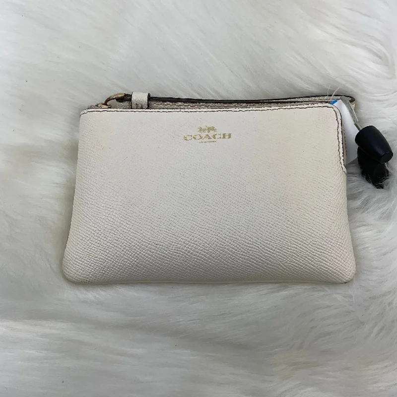 Wristlet Designer By Coach  Size: Medium